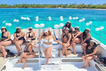 Hire Motorboat Ocean Star Crew included in deal Punta Cana