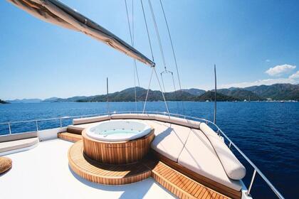 Miete Gulet Deluxe custom built gulet with a capacity of 12 Ketch Göcek