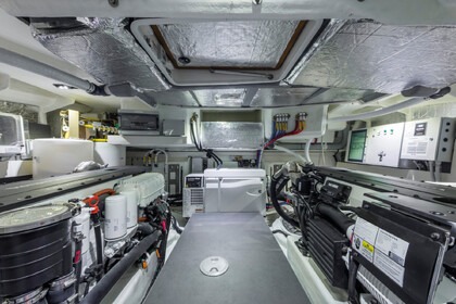 Noleggio Barca a motore  Absolute 47 Fly Capocesto