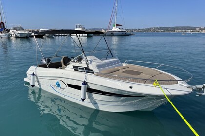Hire Motorboat Pacific Craft 630 Sun Cruiser Hyères