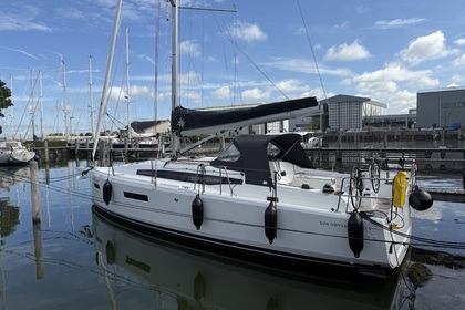 Verhuur Zeilboot Jeanneau Sun Odyssey 380 Makkum