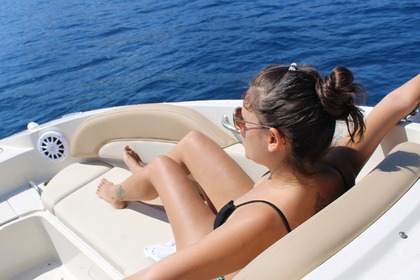 Verhuur Motorboot Sea Ray 260 Sundeck Lardos