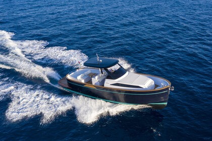Charter Motorboat Apreamare Gozzo 35'' Positano