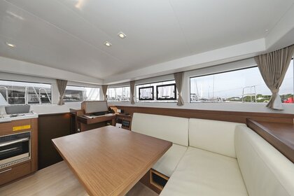 Lagoon 40 – Your Floating Paradise