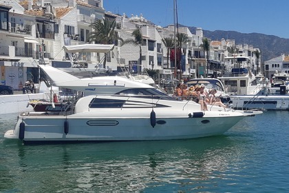 Yate en Puerto Banus para 9 personas
