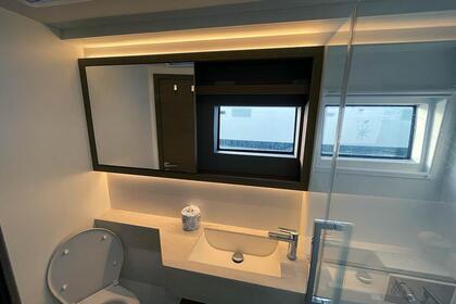 Descubre el lujo y la comodidad a bordo de nuestro LAGOON 50 (2022)