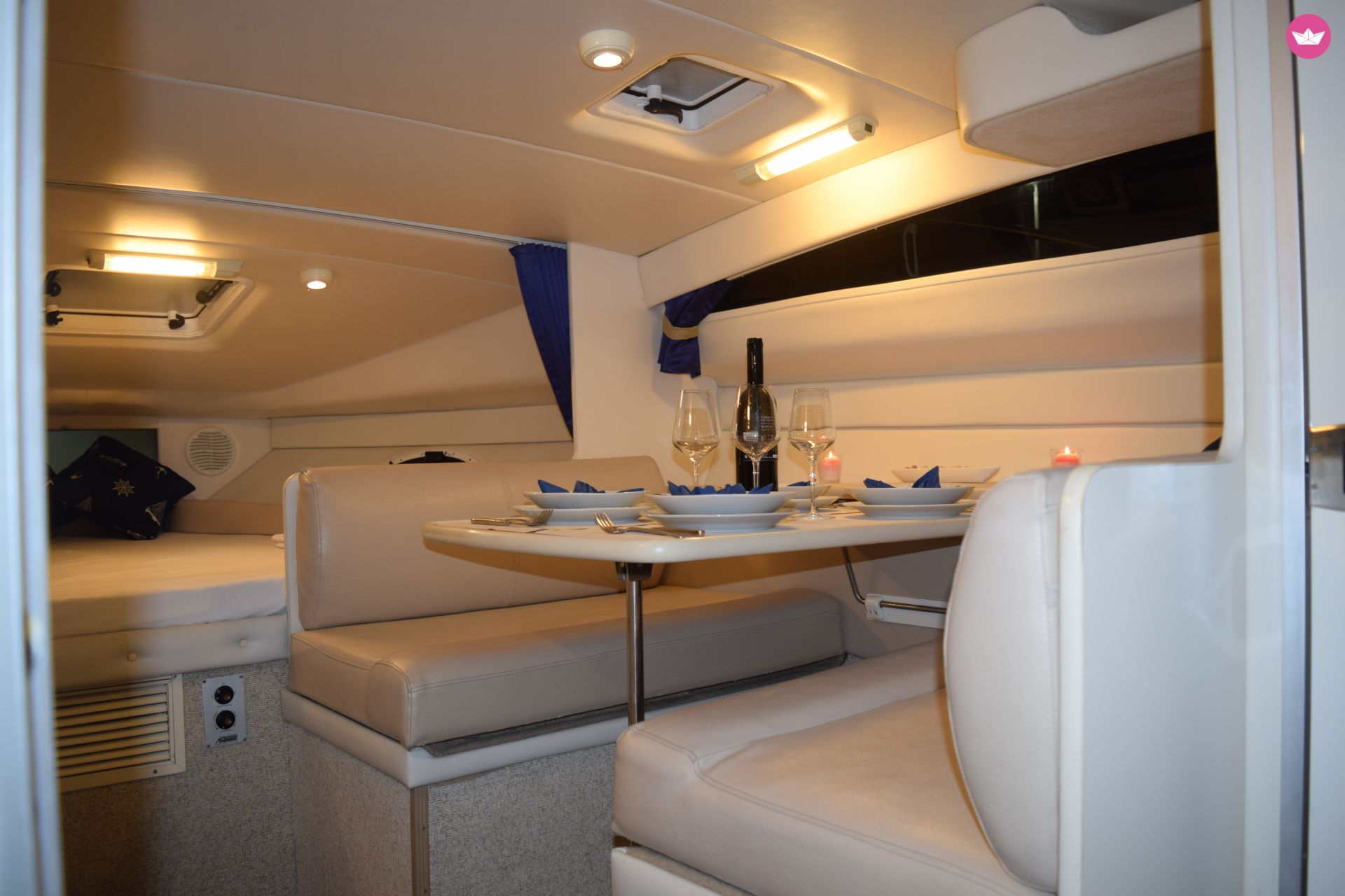 Charter Motorboat Bayliner 285 Ciera Cruiser Split