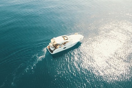 Charter Motorboat JEANNEAU 390s Antibes