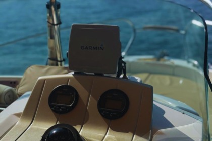 LIVE A UNIQUE EXPERIENCE AT SEA WITH A PRIVATE CAPTAIN!