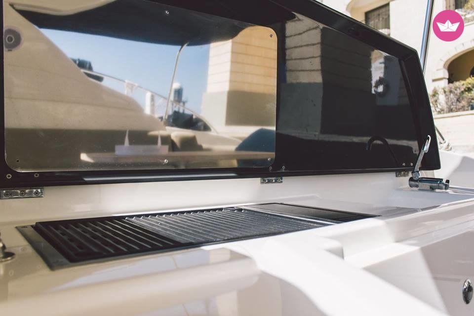 Rental Motorboat Azimut Atlatis 34 Saint Julian's