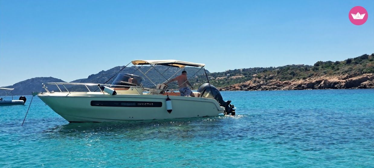 Bateau à moteur Invictus CX 240 250cv 7