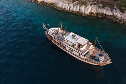 CLASSIC YACHT GALLANT