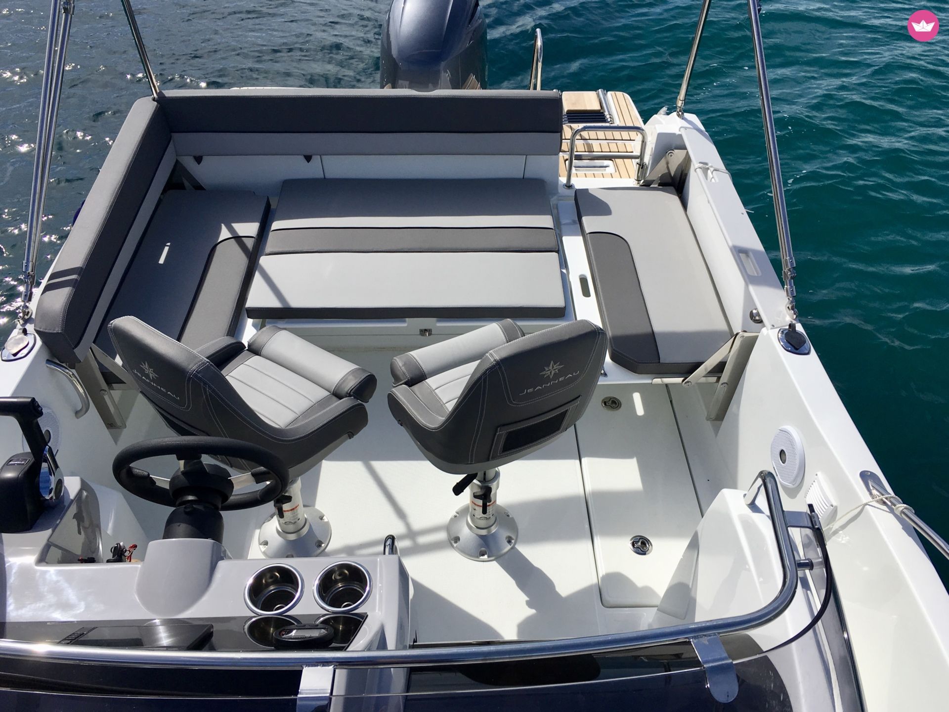 Location bateau à moteur à Antibes de particuliers et professionnels