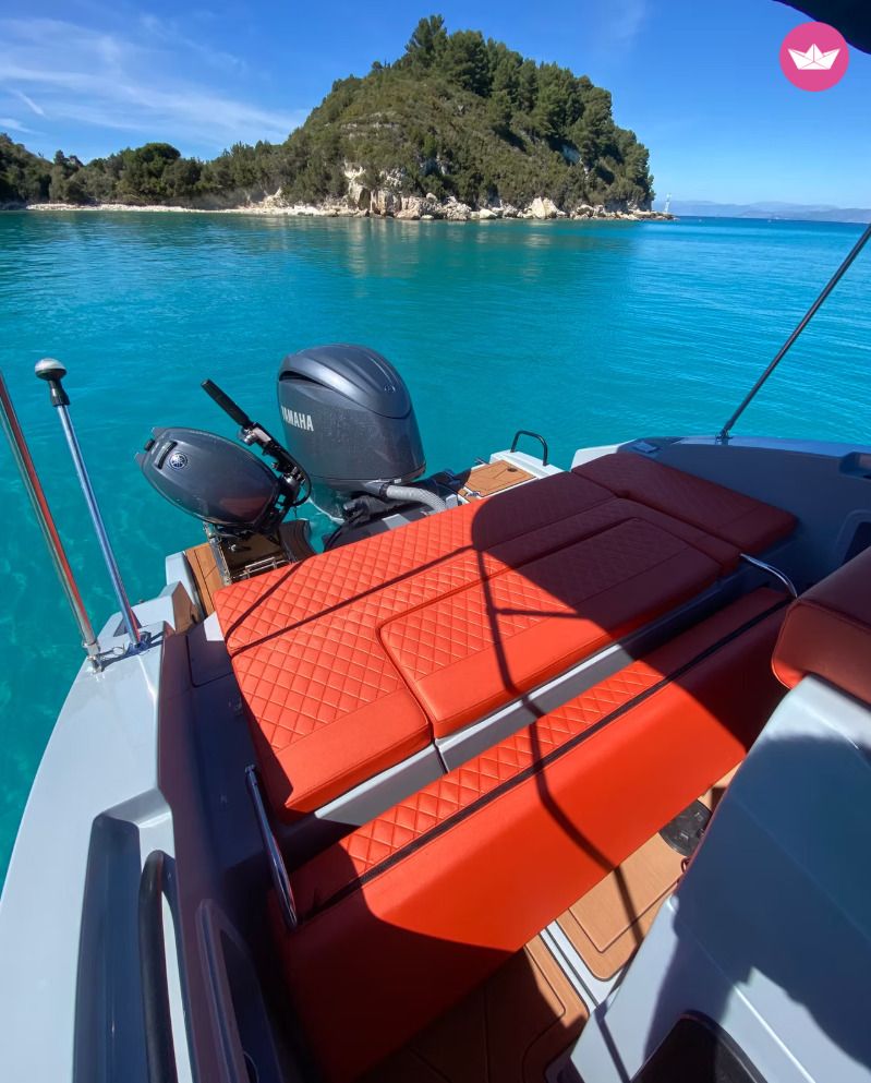 Bateau à moteur Nireus 2024 200cv 6