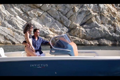 Italian Beauty Speedboat INVICTUS 1