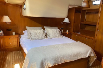 Disfruta del mar desde Barcelona en un gran velero