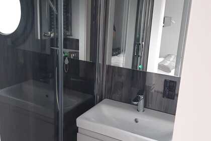 Rent this boat without a license and disocver the