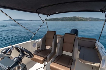 Quicksilver 755 for rent in Split - Full equipment for easy navigation!