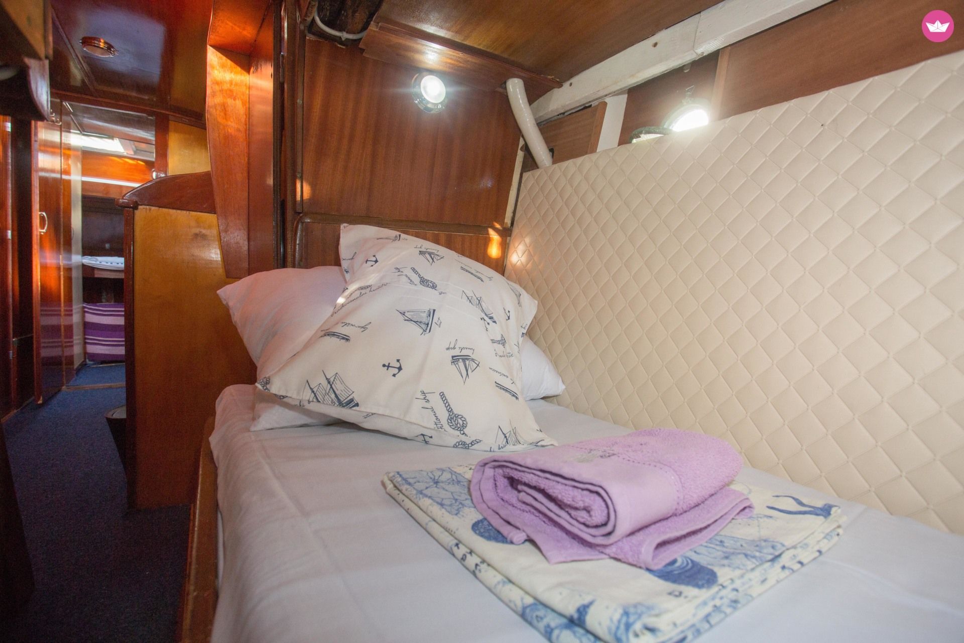 Motorboat Traitional Croatian Boat Leut Vagabundo for hire