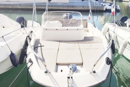 Charter Motorboat Quicksilver Activ 605 Sundeck Marseille