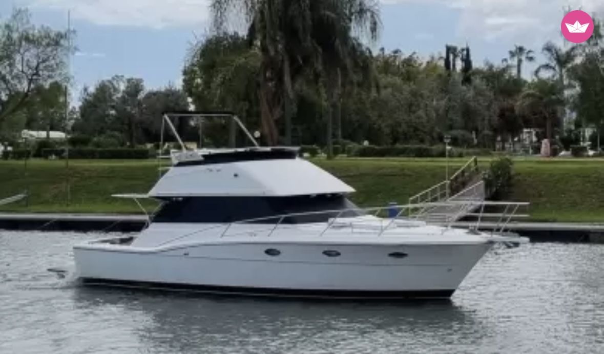 Bateau à moteur UNIESSE