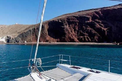 Daily cruises in the Caldera of Santorini with Lagoon 450!