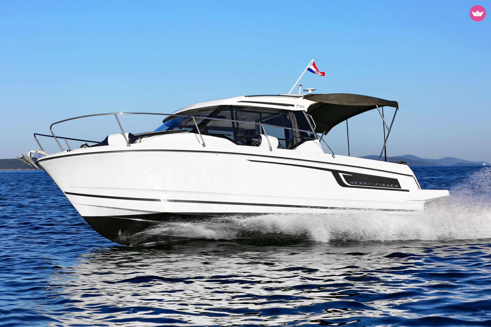 Motorboat Jeanneau 795 for hire