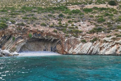 Ottima Barca per visitare la Riserva dello Zingaro