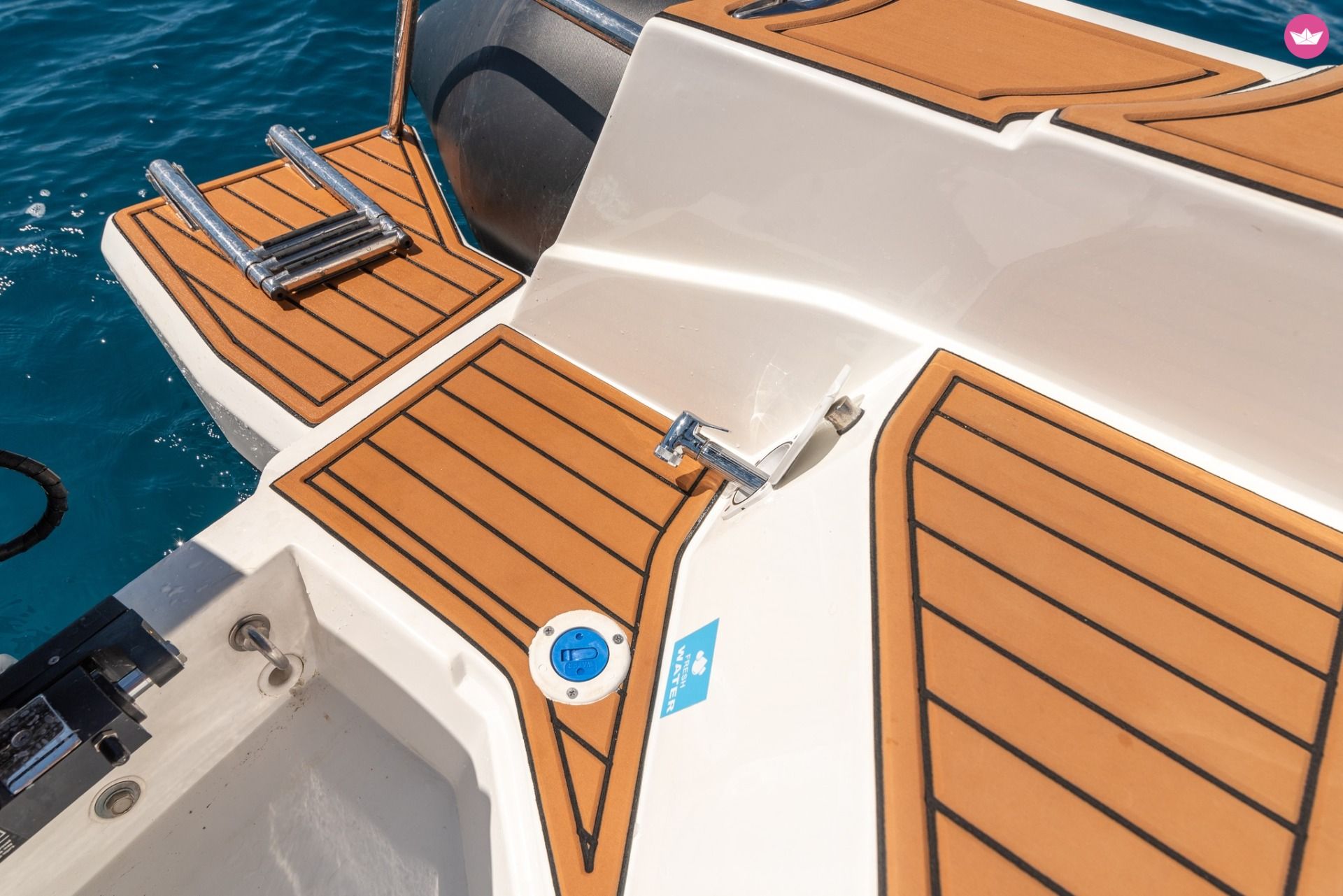 Bateau à moteur Tiger Marine 740 Pro Line 250cv 4
