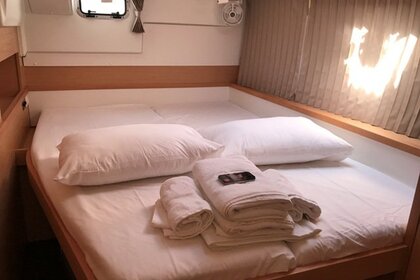 Discover Greece from Lavrion on the brand new Lagoon 400 S2 "Tulip" with or without a skipper