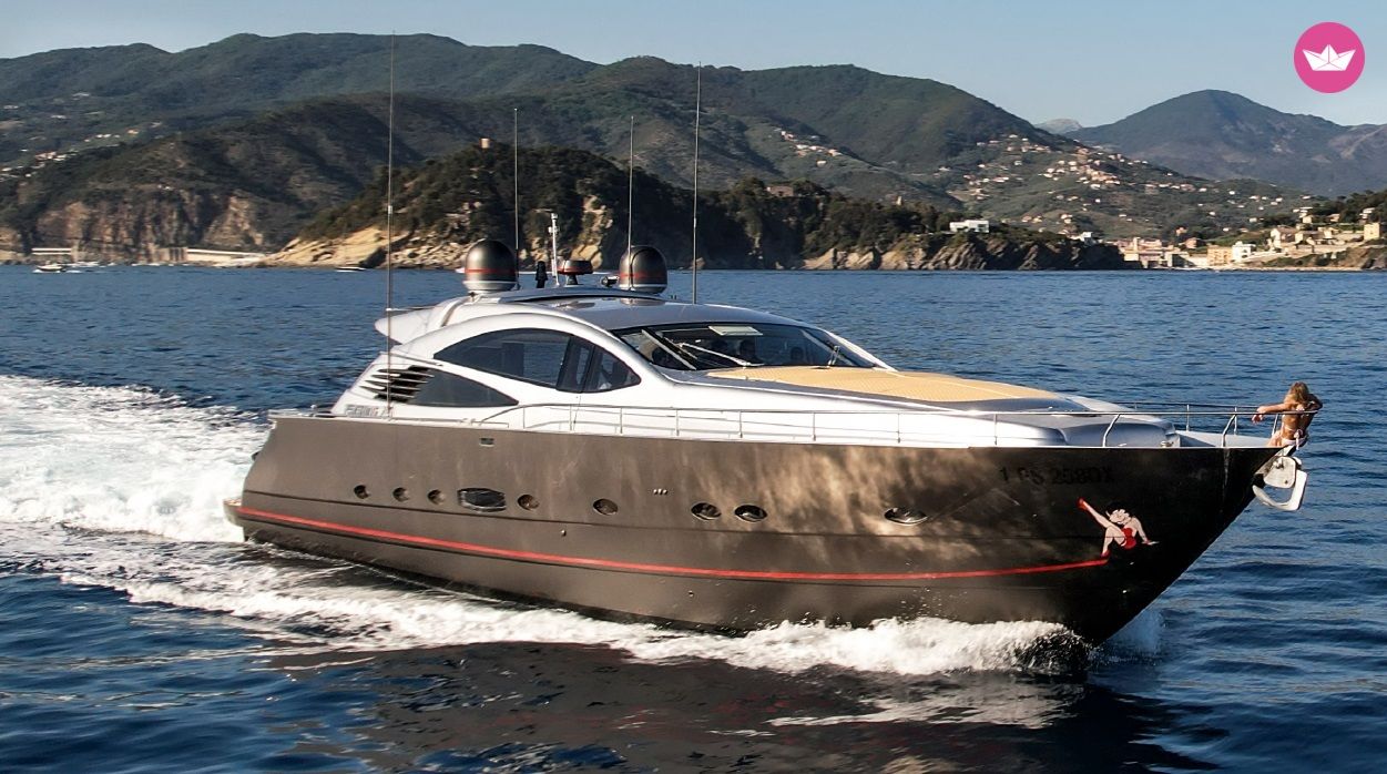 Yacht à moteur PERSHING