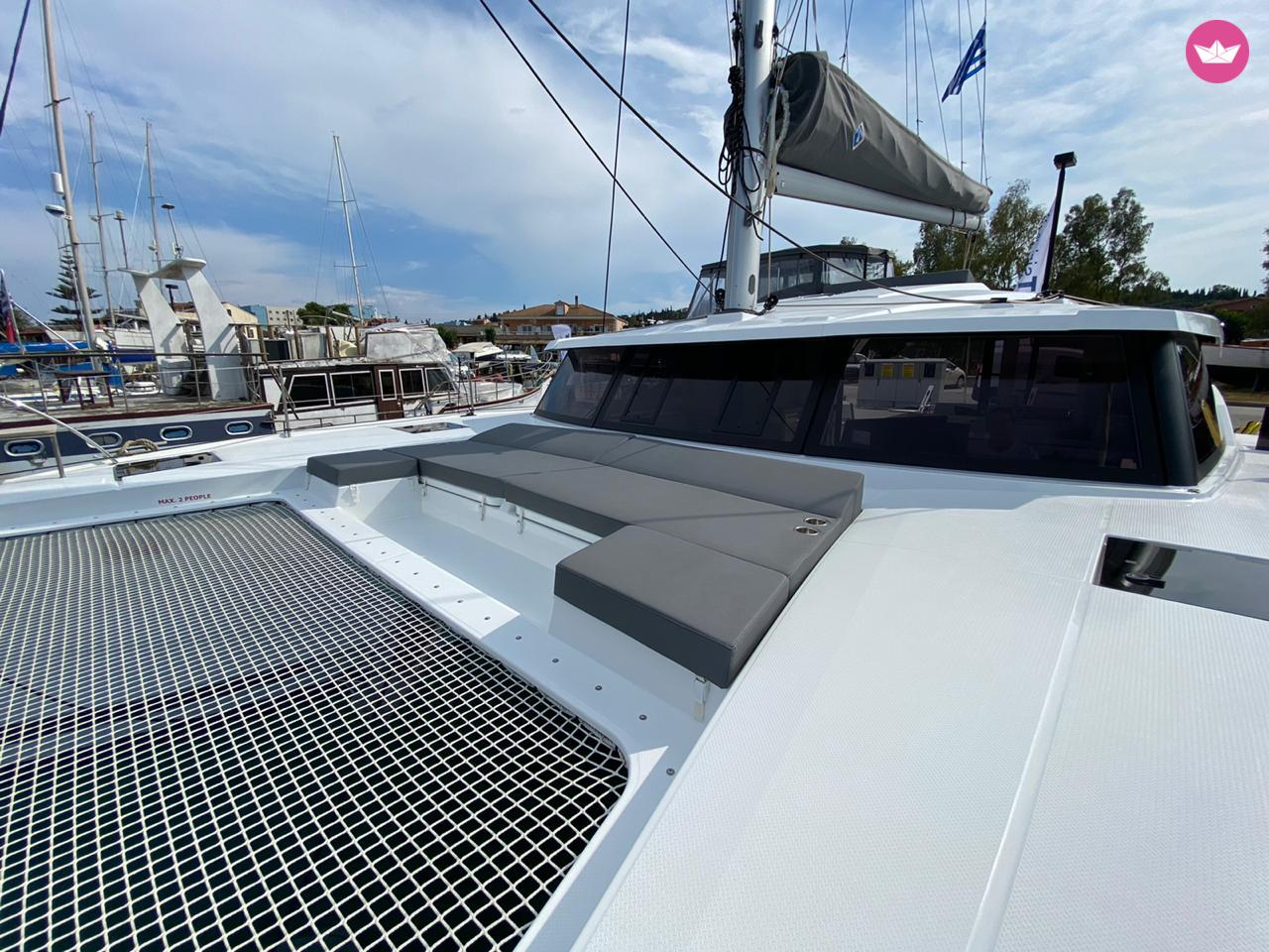 Catamaran Fountaine Pajot Astréa 42 12.58m 7