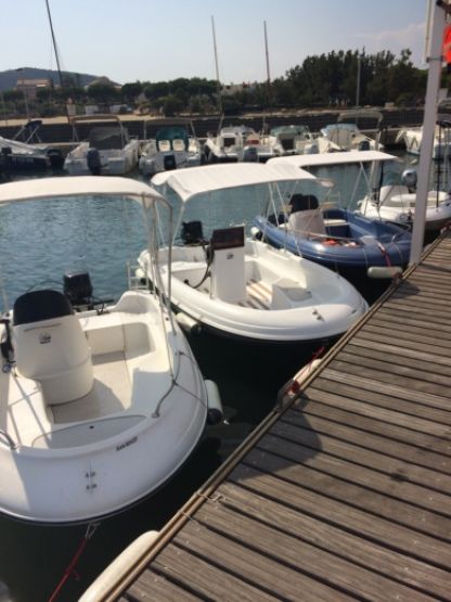 Rental Motorboat Jeanneau Cap 400 Bormes-les-Mimosas