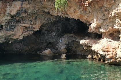 Ottima Barca per visitare la Riserva dello Zingaro