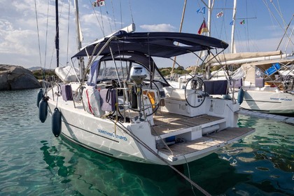 Miete Segelboot Dufour Yachts Dufour 382 GL Golfo Aranci