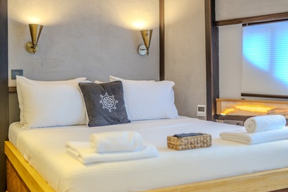 Custom built luxury motor yacht with a capacity of 12 people