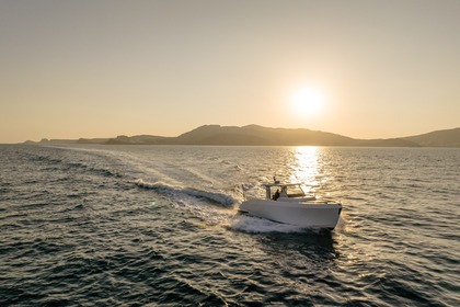 Experience Luxury and Safety Aboard the Mazu Yachts 42!