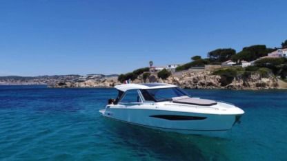 Charter Motorboat Greenline  Open Neo Bandol