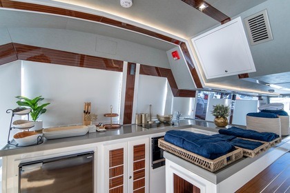 LUXURIOUS 75FT YACHT FOR RENT IN DUBAI