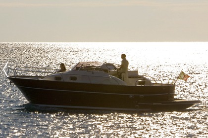 Noleggio Barca a motore Apreamare 32 open Sorrento