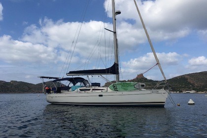 Wöchentliche Segelreisen rund um Menorca im Sommer