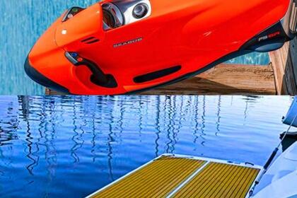 Lagoon 40 power catamaran with a capacity of 8 people