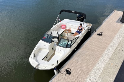 Rental Motorboat Sea Ray 210 SPX OB Conflans-Sainte-Honorine