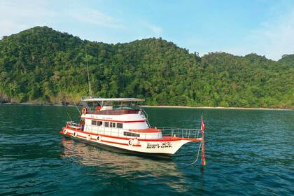 Alquiler Lancha Custom Built Cruiser 21m Phuket