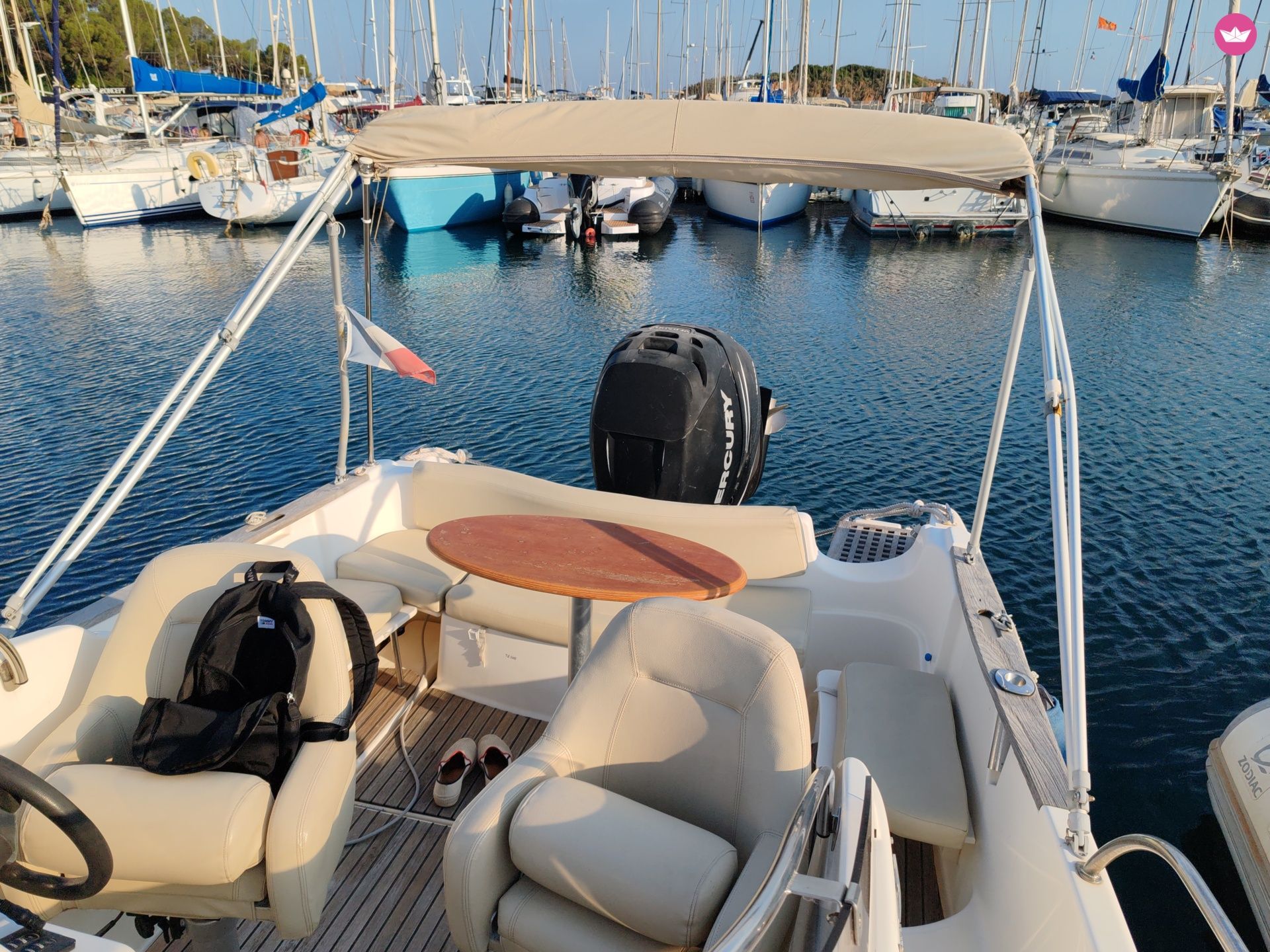 Bateau à moteur Jeanneau Cap Camarat 7.5wa 300cv 4
