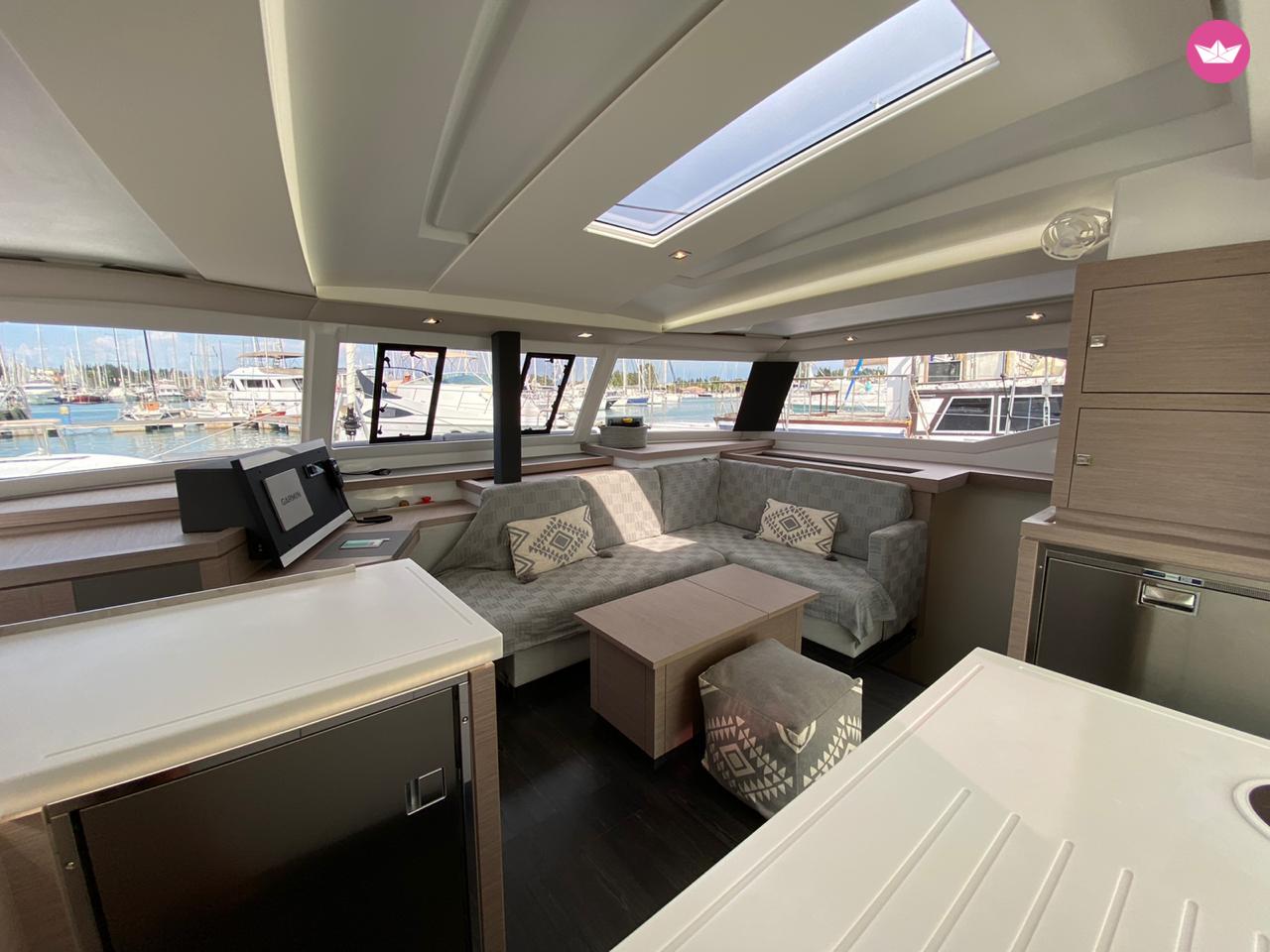 Catamaran Fountaine Pajot Astréa 42 12.58m 3