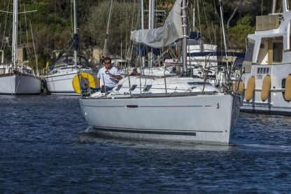 Charter Sailboat Beneteau First 31.7 Six-Fours-les-Plages