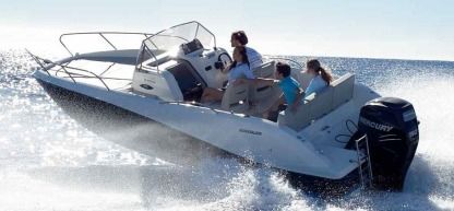 Charter Motorboat Quicksilver Sundeck 675 Hyères