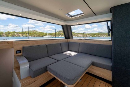Charter Catamaran Vaan Yachts Vaan R4 Electric Šibenik