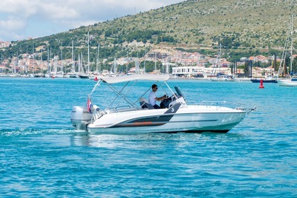 Rental Motorboat BENETEAU FLYER 6.6 Trogir
